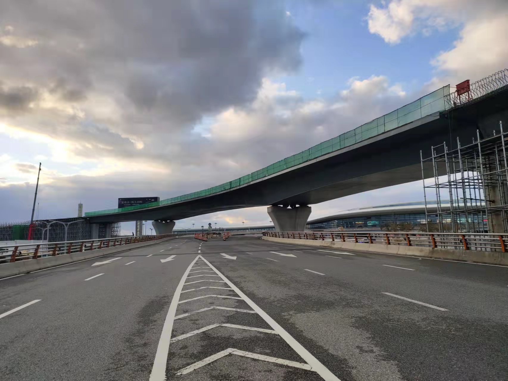 煙臺(tái)機(jī)場鋼橋 煙臺(tái)機(jī)場鋼橋
